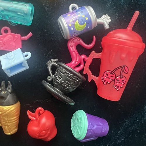 Lotto accessori bambola Monster High G3 tazze bevande cibo vari playset - Foto 3 di 5