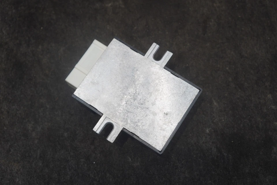 Блок управления компьютером топливного насоса ECU 16147240390 OEM BMW 760Li F02 2010-13 - Изображение 2 из 4