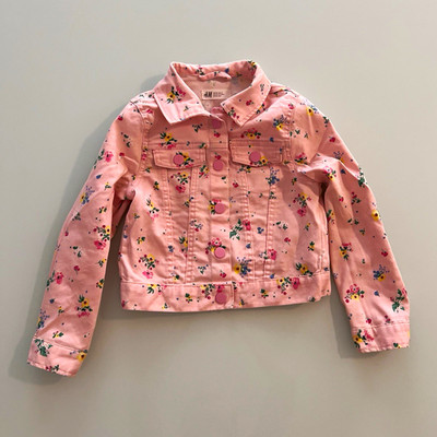 H&M Mädchen Jeansjacke Denim rosa Blumen kurz Langarm Knopf Taschen Gr.122