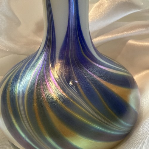 VTG Lundberg Studios Signed Iridescent Art Glass Vase 1980 Cobalt Blue Swirl - Picture 4 of 14