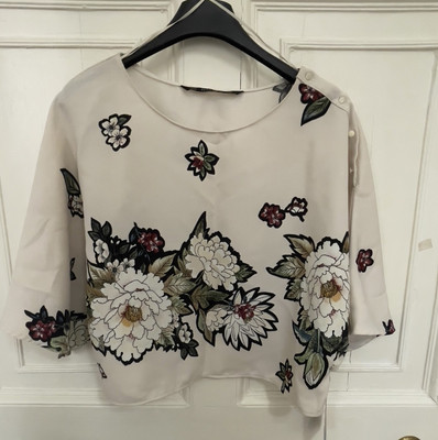 NEW Beautiful Zara Basic Collection Off White Floral Crop Cape Top Woman M. 