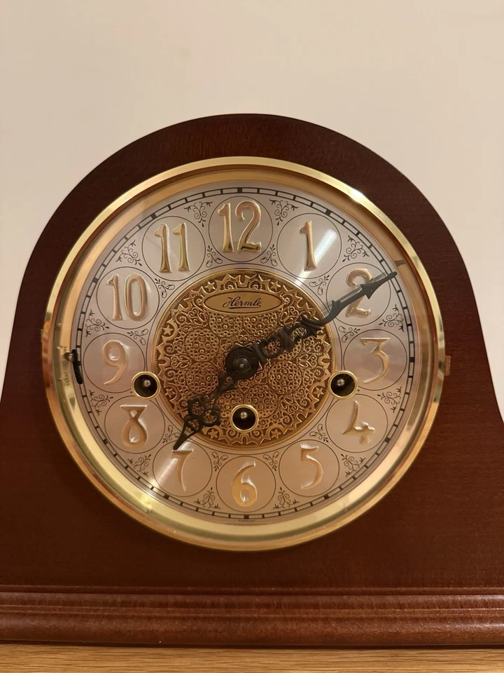 Reloj Hermle Laurel II Cherry Mantel 21134-N90340 Foto 2 de 4