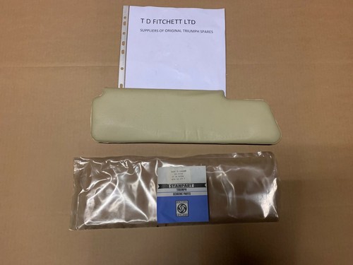 TRIUMPH 815384 GT6 MK III R/H/D BEIGE R/H SUN VISOR - Picture 2 of 4
