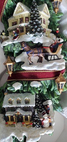 Hamilton Collection 2005 Thomas Kinkade Illuminated Christmas Village Wreath - Picture 5 of 10