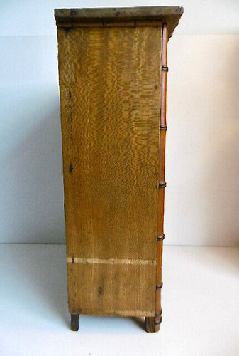 ARMOIRE DE POUPÉE ANCIENNE PITCHPIN FAÇON BAMBOU DEUX PORTES CIRCA 1900 Ht 48 cm - Imagen 4 de 15