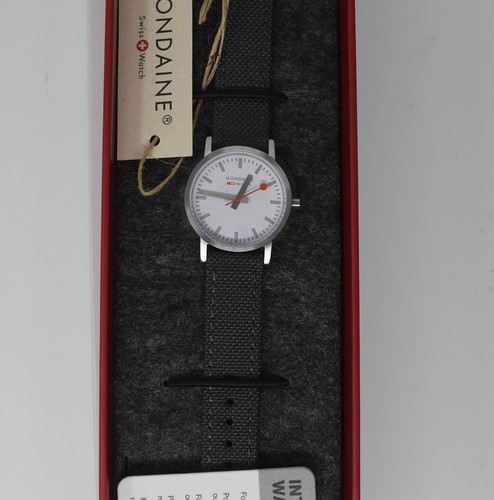 MONDAINE Classic Park Green Strap 30mm Brushed Steel Watch A6583032317SBS - 第 5/6 張圖片