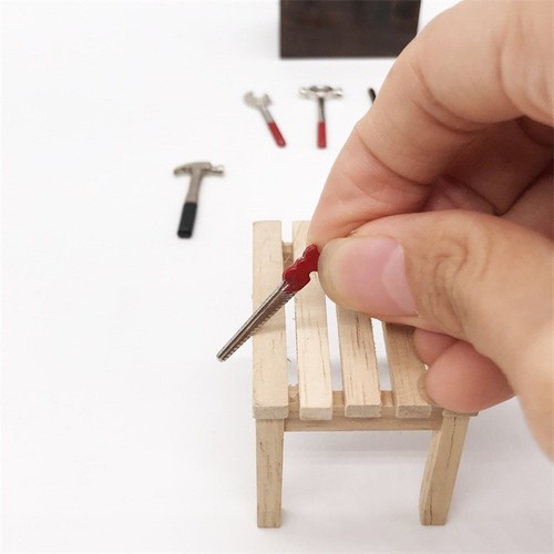 8 Miniatur Handwerkzeuge & Holz Werkzeugset Arbeitsbox Set 1:12 Puppenhaus Werkstatt Zubehör - Bild 5 von 12