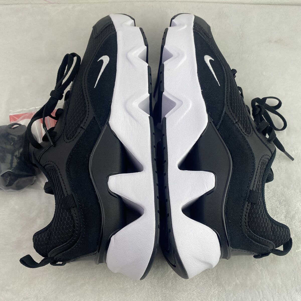 Nike RYZ 365 II Sneakers Women 8.5 Black White Casual