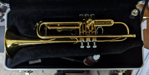 Yamaha YTR-2335 Bb Trumpet w/ Hard Case