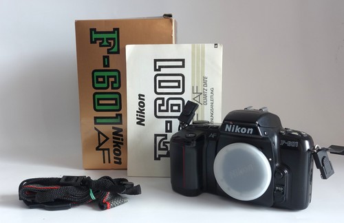 Nikon F601 AF 35mm Spiegelreflexkamera Gehäuse mit Zubehör - Bild 1 von 7