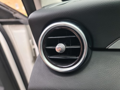 Mercedes C Klasse W205 C350e 2016 linke Seite vorne Armaturenbrett Lüftung - Bild 1 von 19