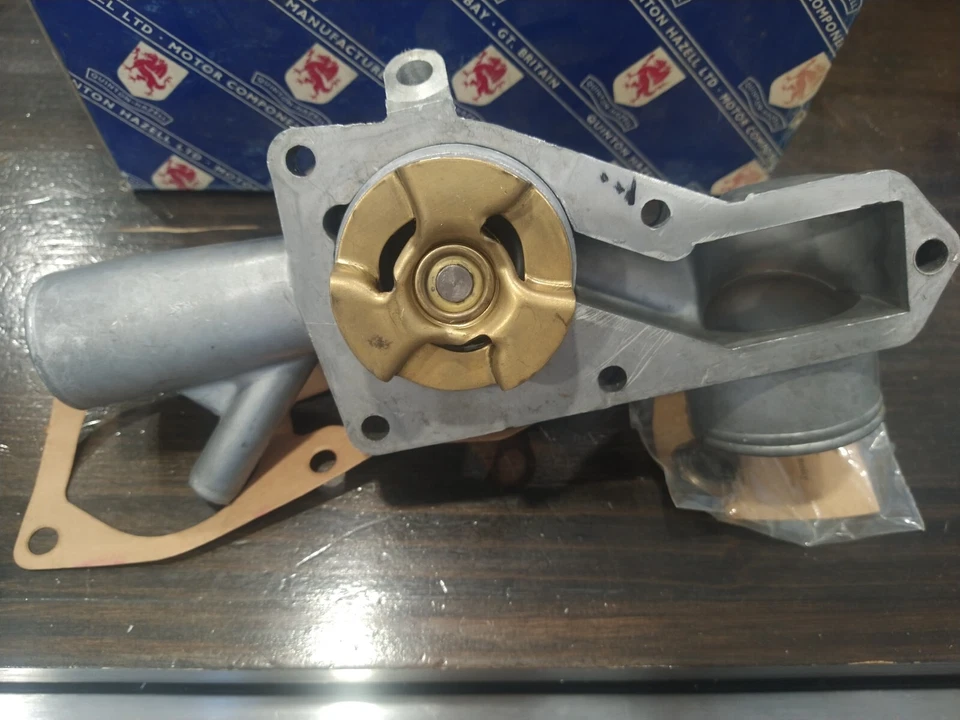 1961-71 Peugeot 404 / 504 Engine Water Pump Quinton Hazell NOS QCP456 131-0812 - Image 2 of 3