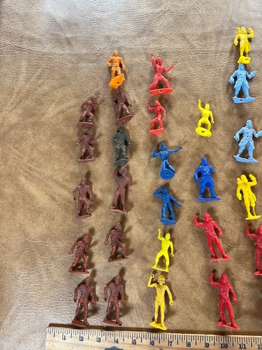 Lote De Colección De 53 MPC Anillo Mano Vaqueros e Indios, Soldados, Piratas Accesorios - Imagen 4 de 15