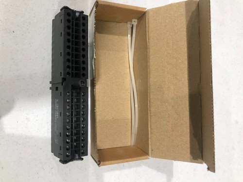 New in open box SIEMENS 6ES7n392-1AM00-0AA0 PLC terminal strip connector screw - Picture 1 of 5