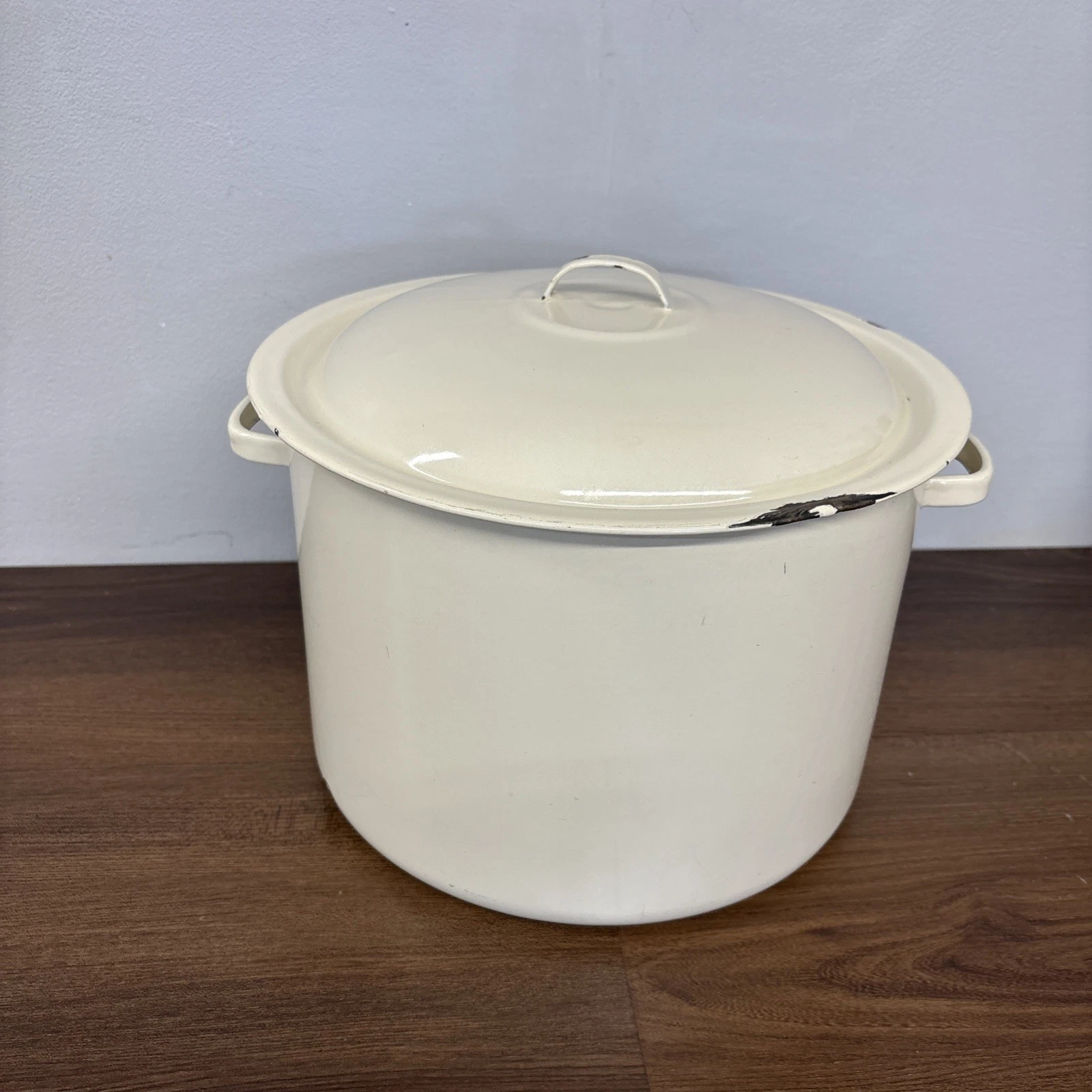 Vintage Enamelware Beige Covered Stock Pot