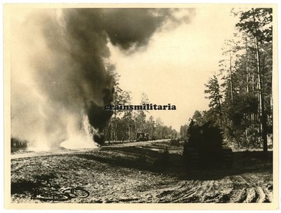 Orig. PRESSE Foto russ. Luftangriff b. Stalinez Beute Schlepper in Russland 1941