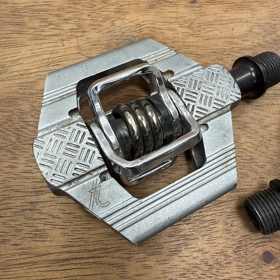 Crank Brothers Candy 2 Pedales Doble Cara Sin Clip Aluminio 9/16" Gris Foto 2 de 4