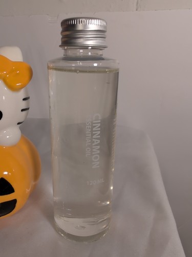 This is a Hello Kitty Halloween Ceramic Reed Diffuser with Cinnamon Oil. - Picture 9 of 17