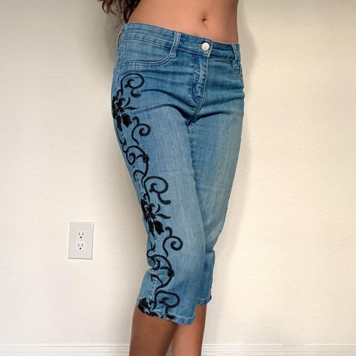 Y2K Boston Proper embroidered capri jeans