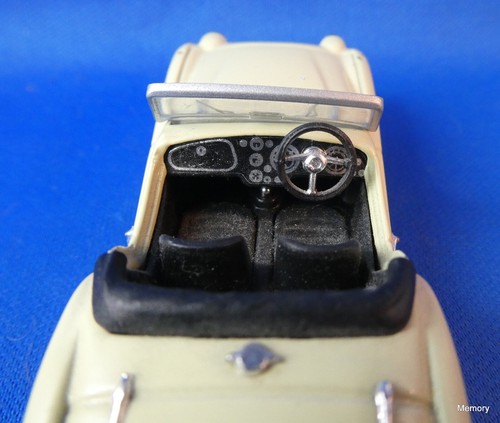 TRIUMP TR3A VANGUARDS LLEDO 1/43 - Foto 6 di 8