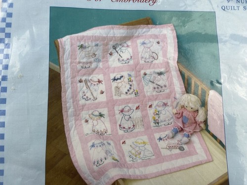 Girls in bonnets Jack Dempsey 9" nursery quilt square 12 for embroidery #21 - Picture 2 of 4