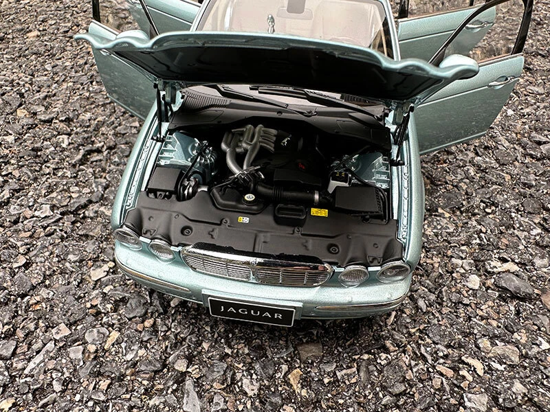 Almost Real AR 1:18 Jaguar XJ6 X350 Diecast Model Car Gifts Display Silver blue - Image 4 of 4