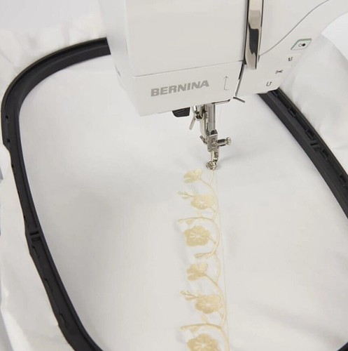Bernina B700 Embroidery Machine New In Box! Multiple spool holder Free Shipping! - Picture 7 of 9