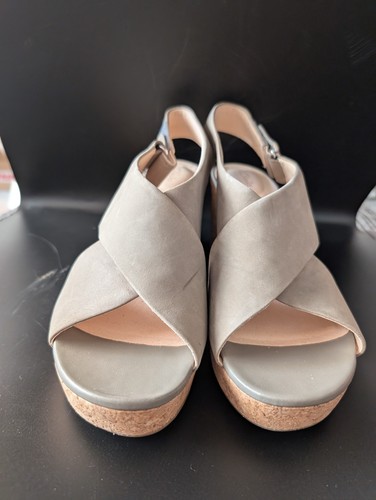 Clarks Khaki Green Wedge Sandals Size 7.5 (T32) - Picture 2 of 8