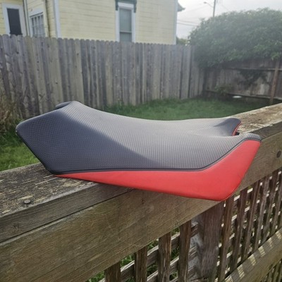 Aprilia Factory RSV4 / Factory Tuono V4 SEAT Black/Red 