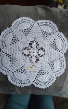 Häkeldeckchen Handarbeit von 28  cm in weiß