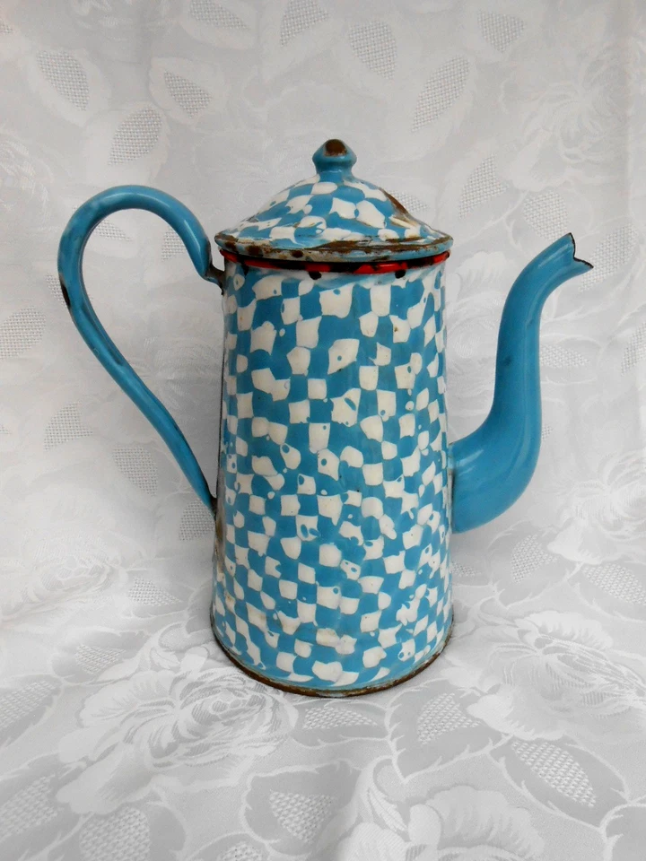 Cafetière en Tôle Émaillée à Décor de Damier Bleu et Blanc en Relief, JAPY, - Photo 1/4
