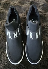 DKNY Women  s 9.5 Black Slip On Sneakers Logo Strap K285598 White Sole