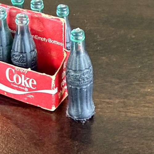 Vintage Miniature Coca-Cola Bottles in Paper Carton - Imagen 6 de 6