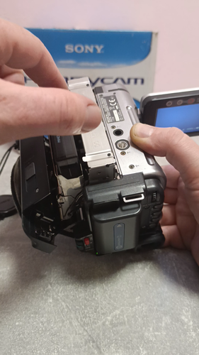 Sony DCR-TRV270E Digital8 Tape Digital Video Camera HANDYCAM Complete Boxed Set - Video 1 of 1