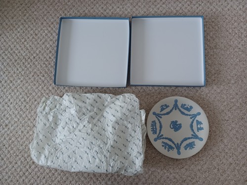 WEDGWOOD Jasperware Blue on White Plate Cherub RARE Find - Picture 21 of 21