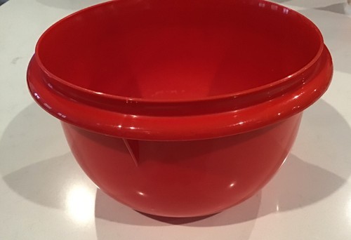 TUPPERWARE Large 12 Cups and Medium 8 cups Red Mixing Bowl Set of 2 #271 - Picture 4 of 7