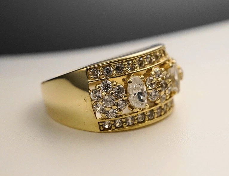 14k yellow gold Cubic Zirconia Ring Band size 8 - Image 2 of 4