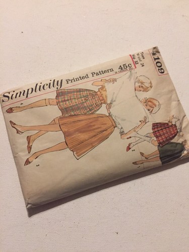 Vintage Simplicity #4109 Pattern Teen Skirt, Bandstand Skirt & Kilt Waist 24” - Picture 2 of 3