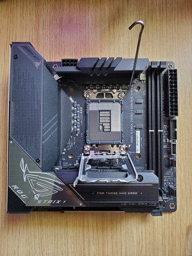 ASUS ROG Strix Z690-I Gaming WiFi LGA 1700 Mini-ITX DDR5 Intel Motherboard - Afbeelding 2 van 10