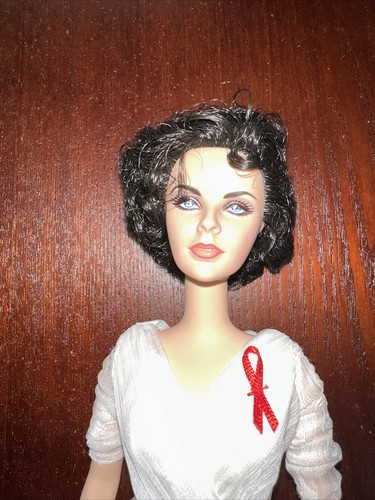 Barbie classica bambola Elizabeth Taylor diamanti bianchi - Foto 16 di 19