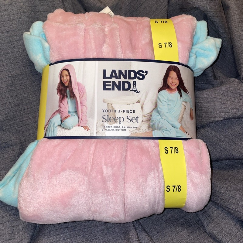 Lands’End 3 Piece Sleep Set Robe Pj Top And Bottom.  SIZE 7/8 Children’s