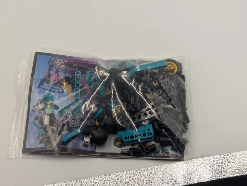 LEGO Technic 8233 Blue Thunder versus The Stinger, photo 2 of 2