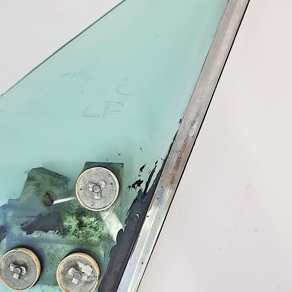 Lincoln Continental 1975-1979 ventana de ventilación vidrio con guía de oruga delantera izquierda OEM usado Foto 2 de 4