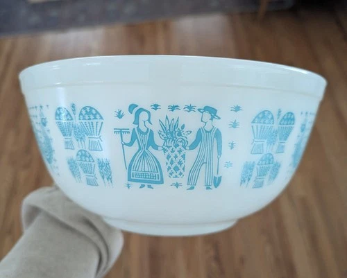 Pyrex Turquoise Amish Butterprint  Mixing Nesting Bowl 403 2 1/2 quart
