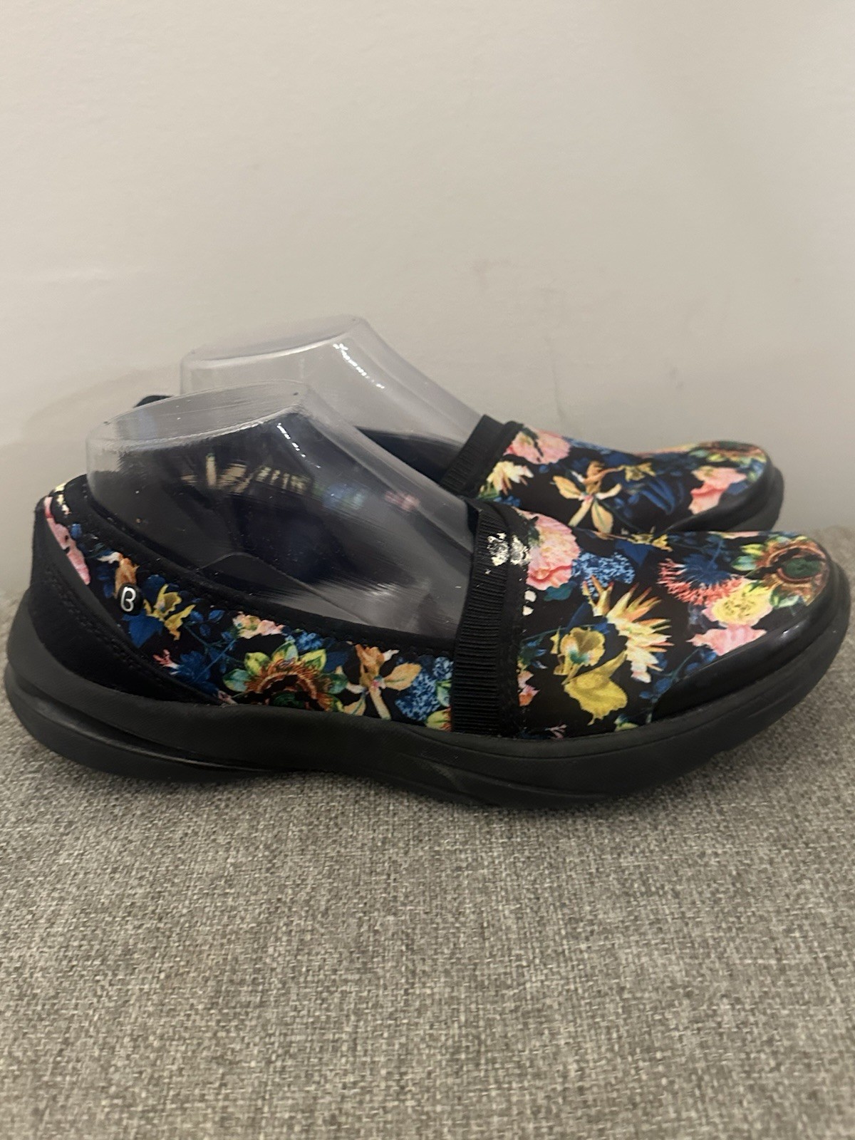 Bzees Woman’s Black Floral Slip On Wedge Loafers Size 9