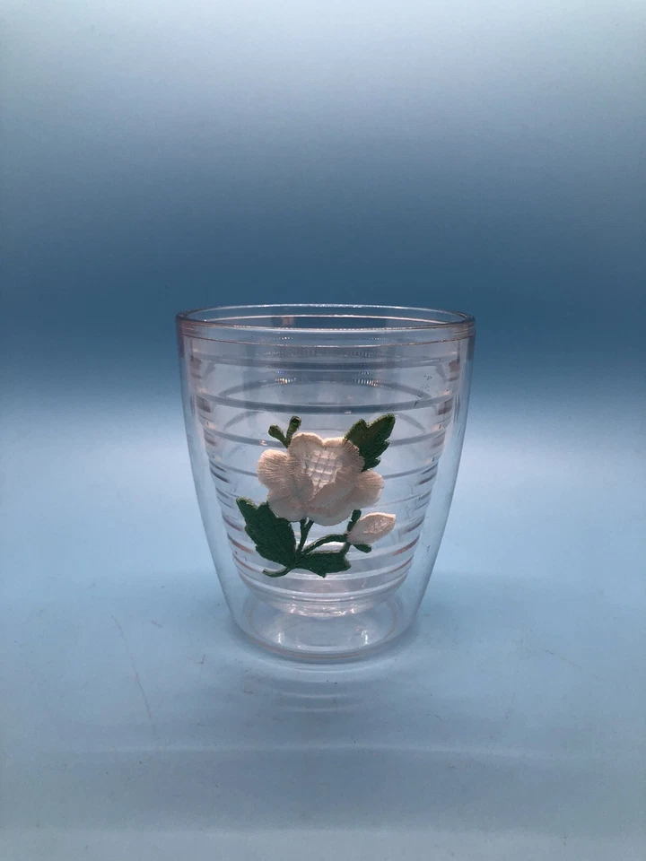 Tervis Tumbler bordado branco dia das mães rosa flor folhas verdes - Imagem 3 de 4