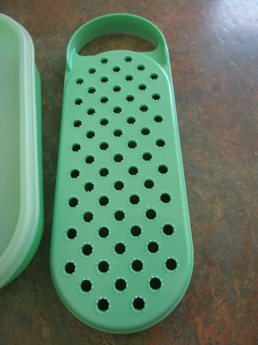 Vintage Tupperware Grater With Two Storage Containers - Picture 4 of 9