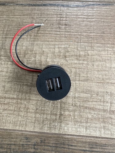 dual USB port charging socket outlet - Picture 2 of 5