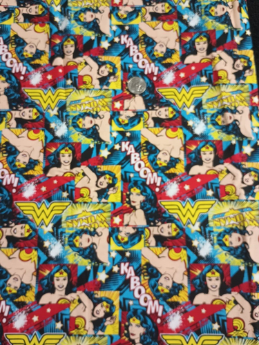 Nuevo Wonder Woman Estampado 100% Algodón Tela 28x18 - Imagen 3 de 3
