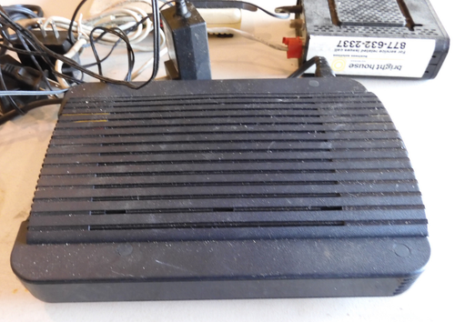 Arris DG1670A Model Router Dual Band P/N DG00DLQ1670 & SURFboard SB6141 & Ruckus - Picture 2 of 9
